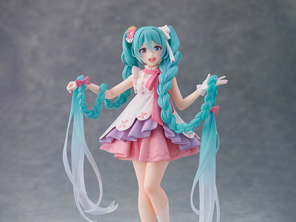Vocaloid Hatsune Miku (Rapunzel) Wonderland Figure