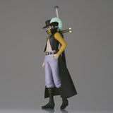 One Piece The Shukko Dracule Mihawk Figure